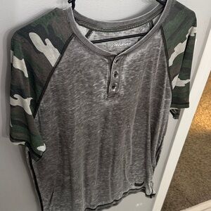 Men's Gray and Green Camo Short Sleeve Tee